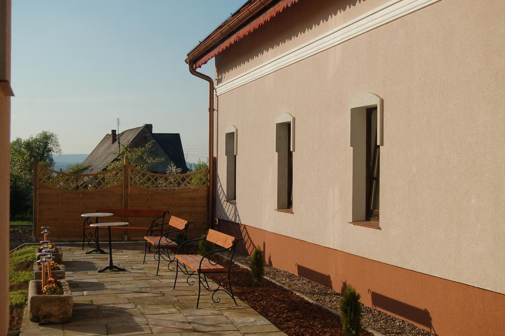 Rezydencja Terra Sudeta Bed and Breakfast Międzylesie Exteriör bild